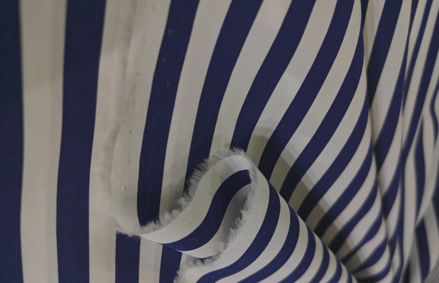 100% Cotton Poplin  millmade yarn-dyed cotton poplin stripes.[17234]