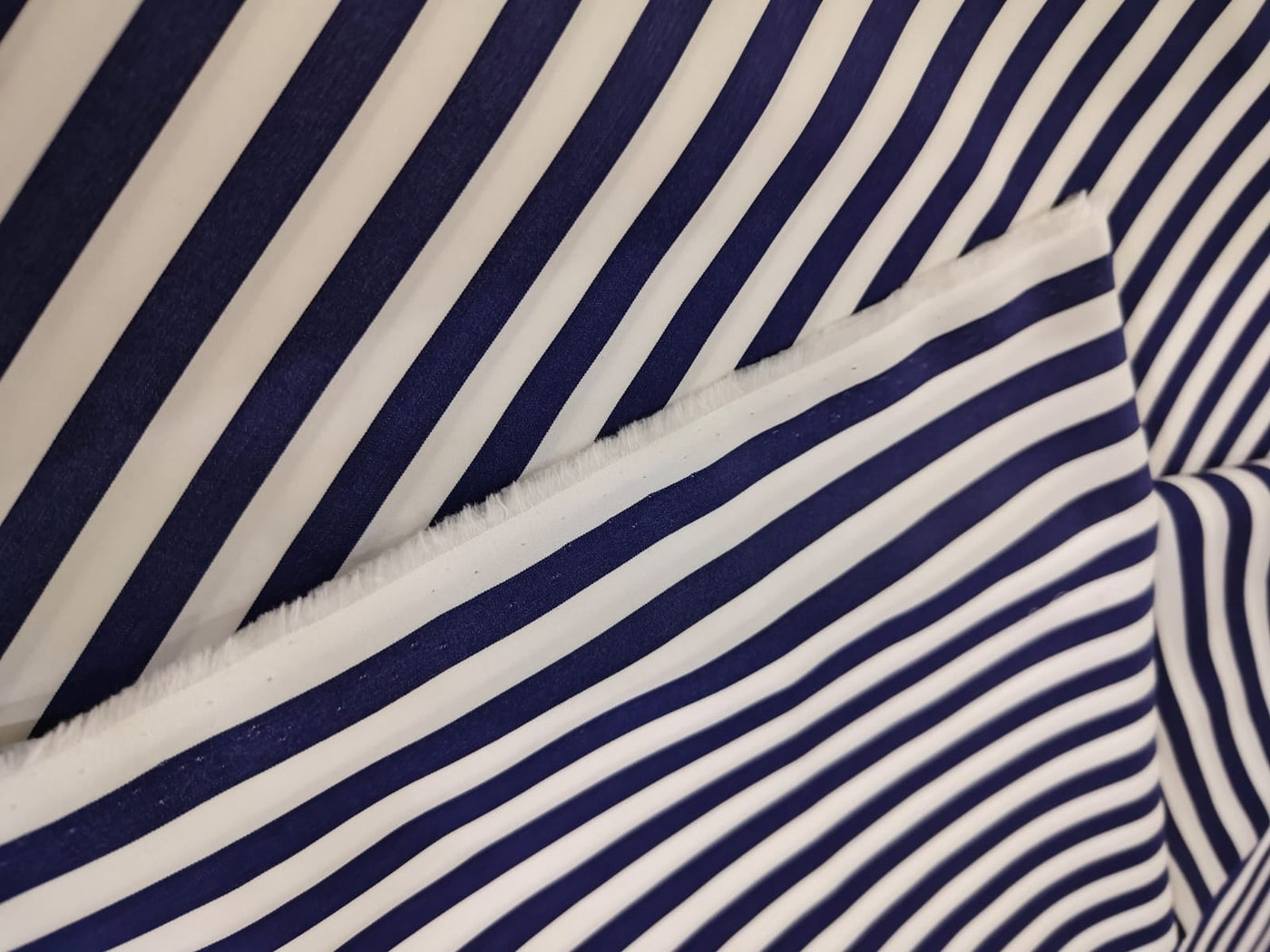 100% Cotton Poplin  millmade yarn-dyed cotton poplin stripes.[17234]