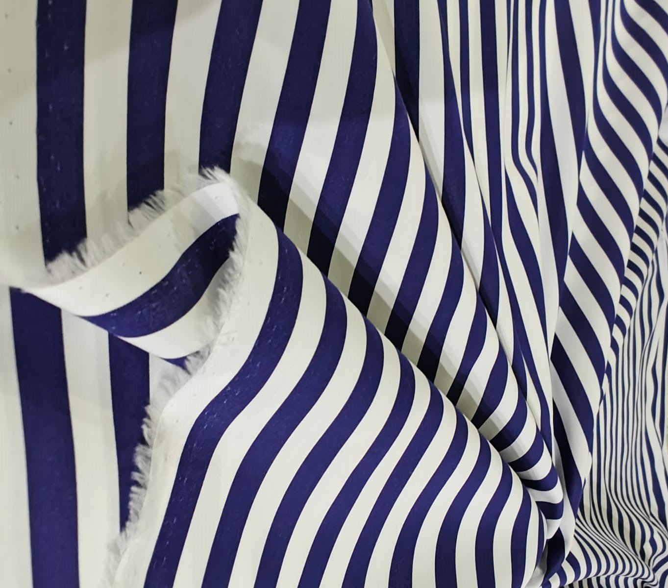 100% Cotton Poplin  millmade yarn-dyed cotton poplin stripes.[17234]