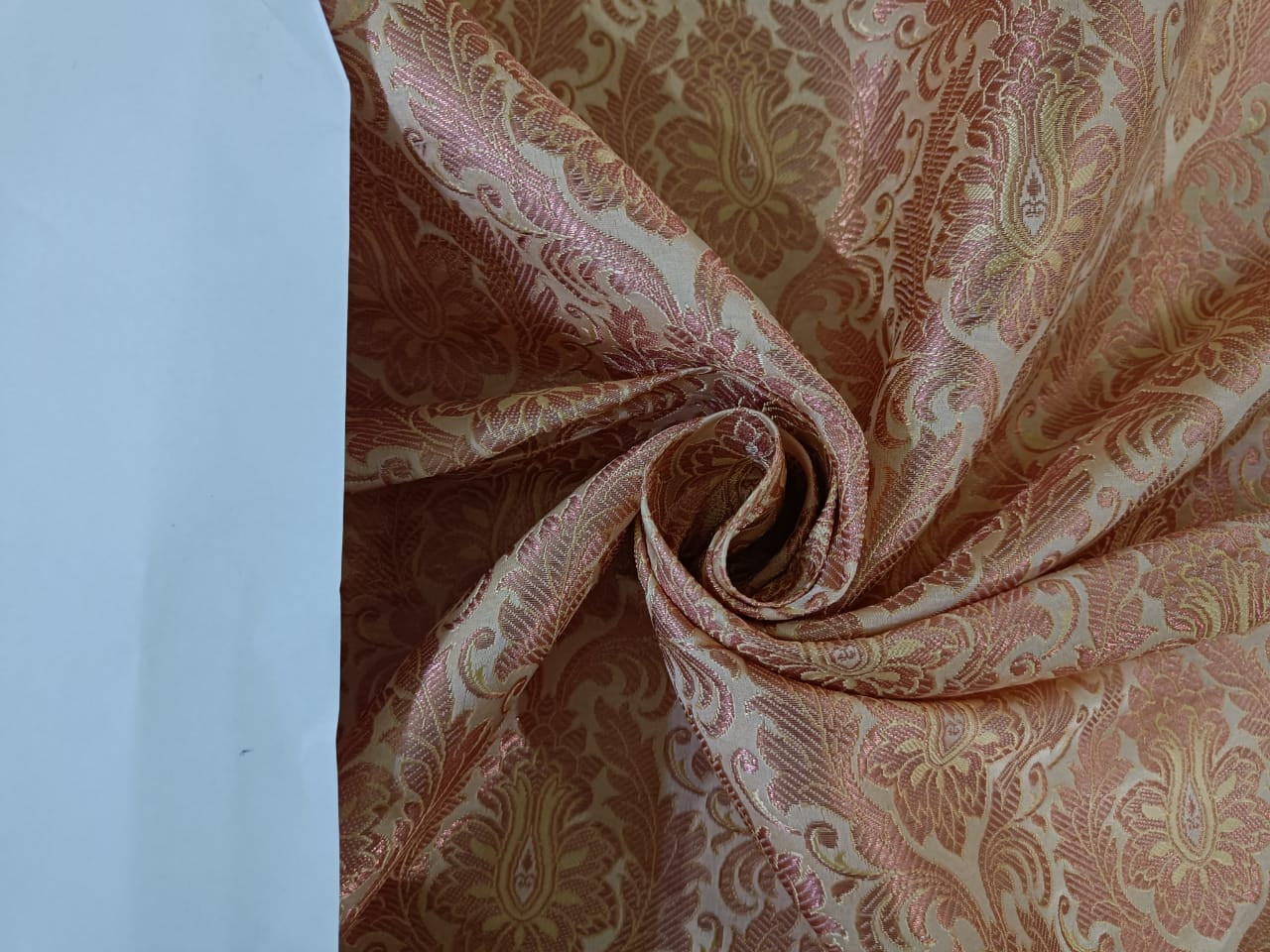 Silk Brocade fabric Metallic golden cream x metallic salmon pink Color 44" wide BRO225[3]