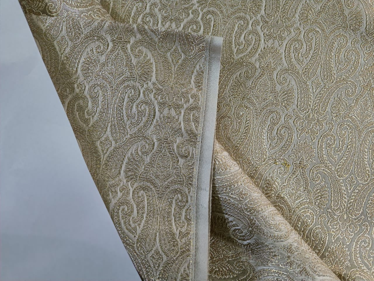 Pure Silk Brocade Ivory & Metallic Gold Colour 44" wide BRO294[2]