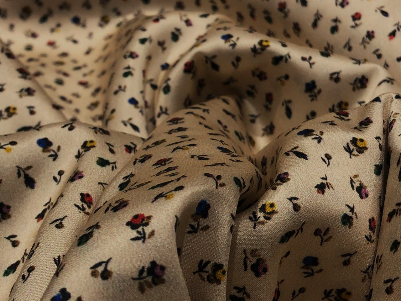 100% Pure Silk Satin 60-80 grams cream with  tiny floral print 54"Wide Fabric [18260]