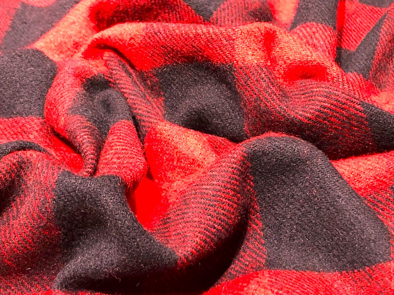 100% Wool  Fabric Red and Black plaids [17724]