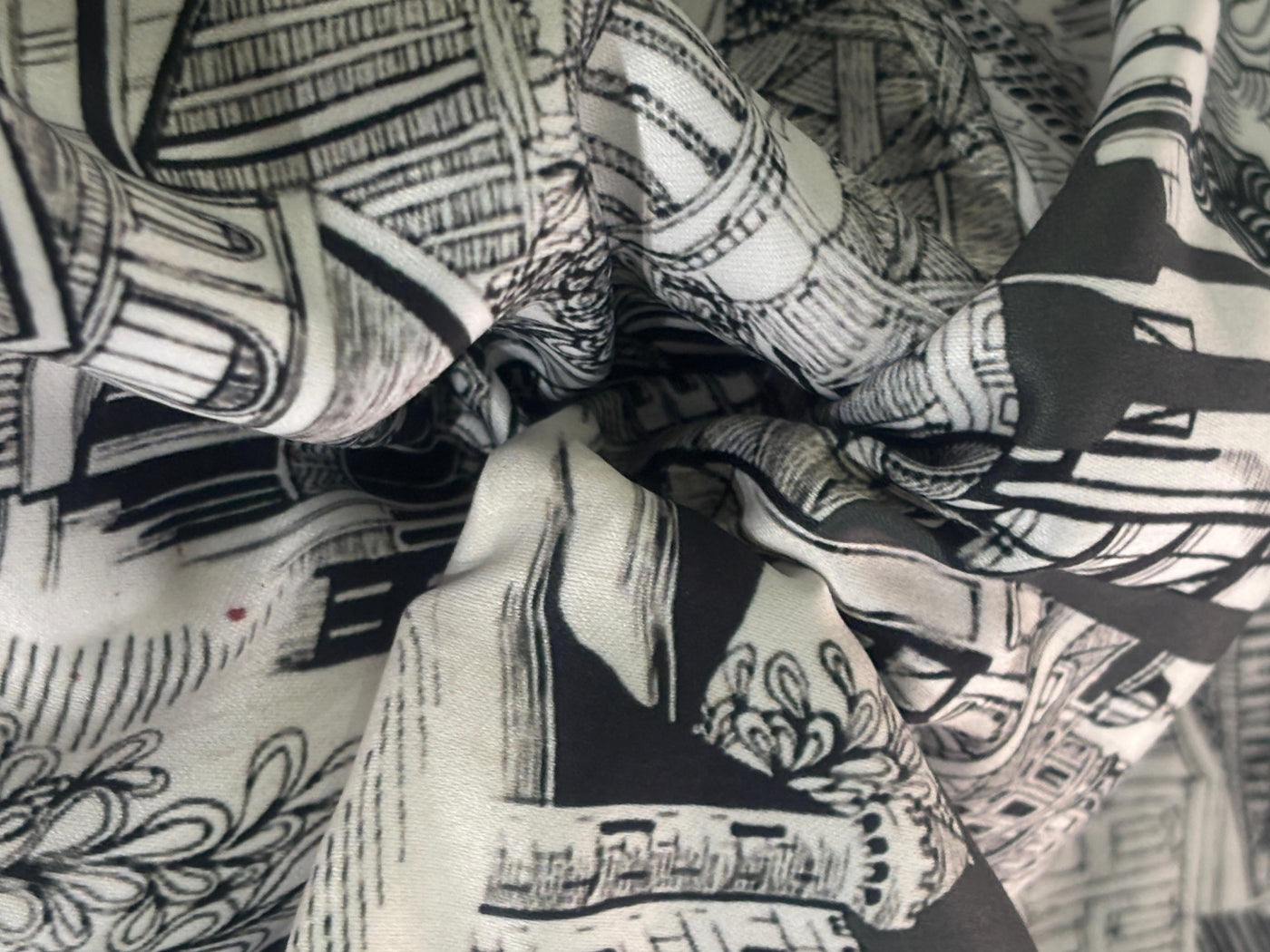 100% COTTON SATIN white and black story of castles Italy Milan [17575]