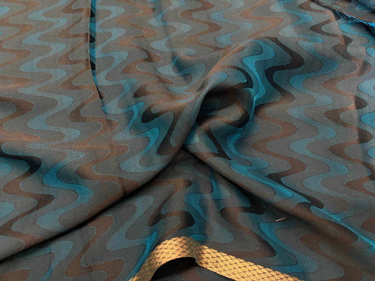 100% Silk Crepe Jacquard Fabric – Two-Tone Finish in Teal,Navy & Green/Burgundy & Red/Gold  44” Wide  16 Momme [18369/70/71]
