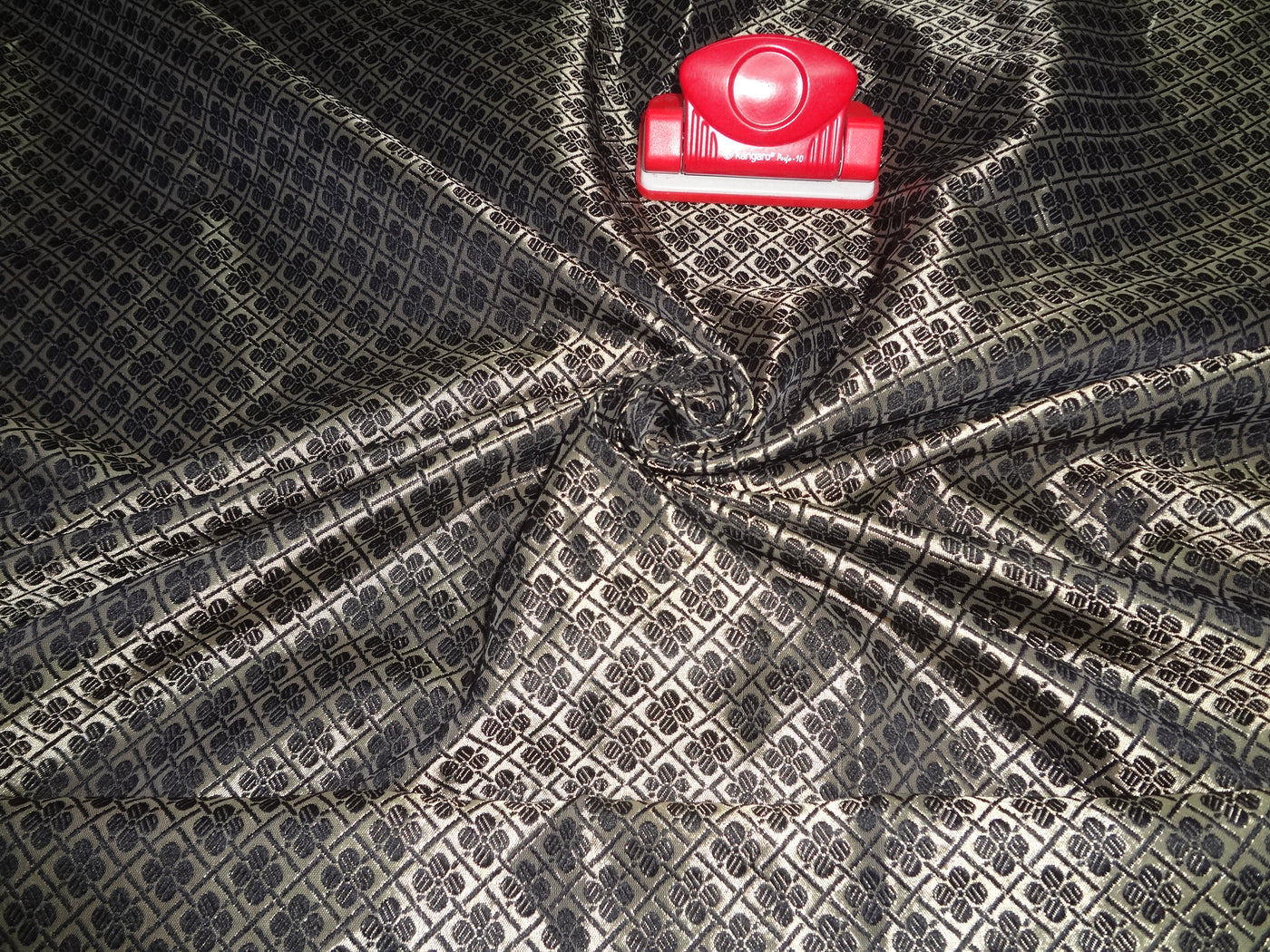 Brocade Black x mettalic Gold Color 44&quot;BRO553[1]